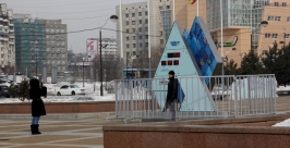Фото на память на фоне забора Анна Незнанова